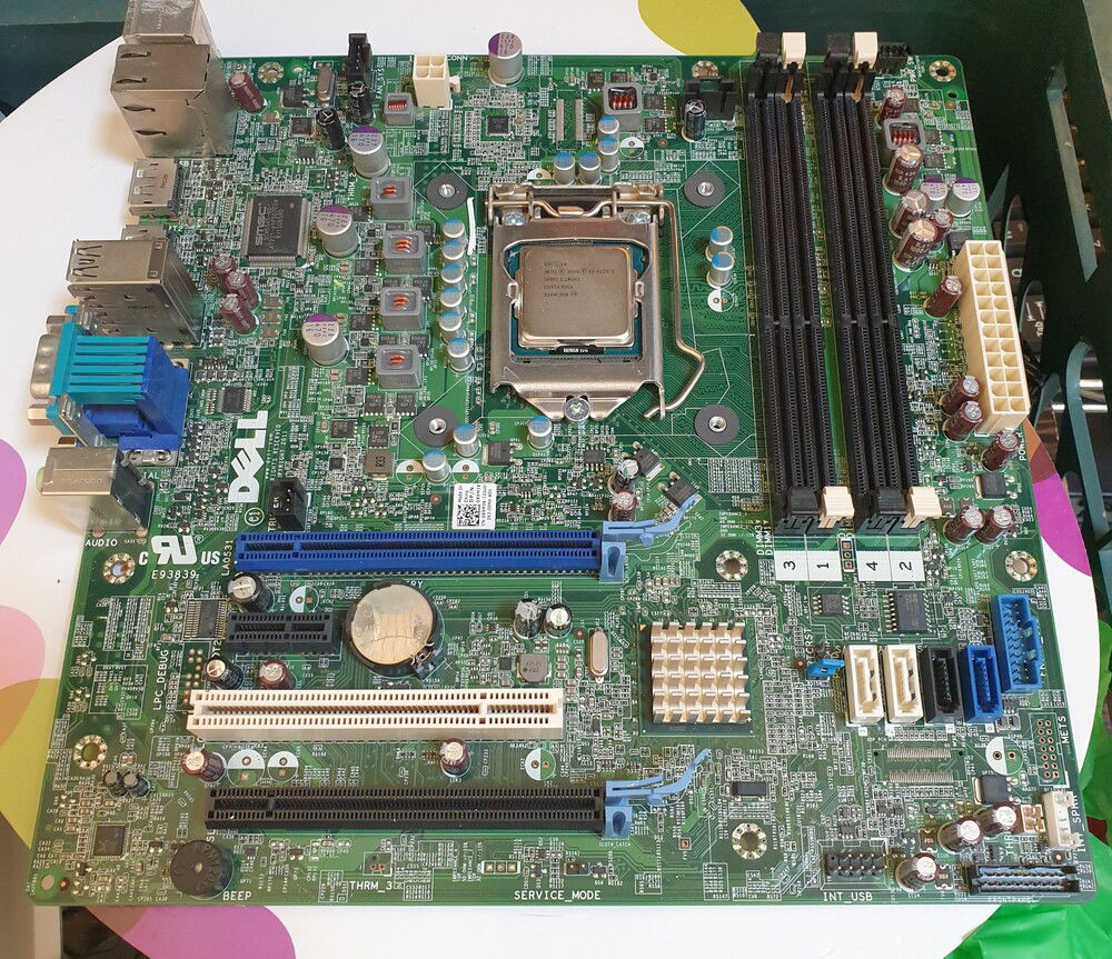 Stock dell board... ugly 🤢🤮