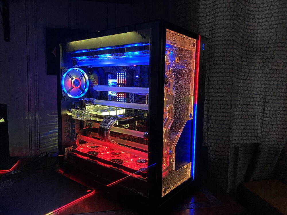 Picture of the finished build to be first first and flashiest. :) This is my custom Superman theme in iCUE lighting. :)