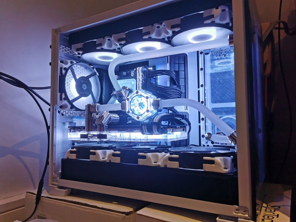 This is what the build looked like pre-makeover running a 6800xt with an Alphacool waterblock and EK X3M Fans