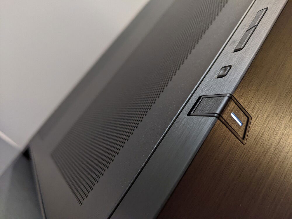 Same deal with the side panel. Brushed aluminum just looks so good and gives the case a premium feel.