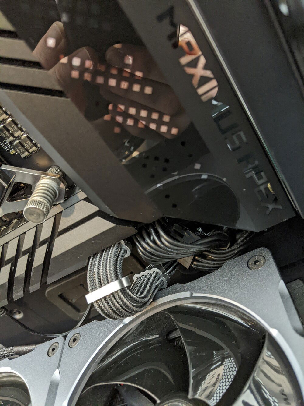 Modmesh cables are still very tight with a 30mm rad.