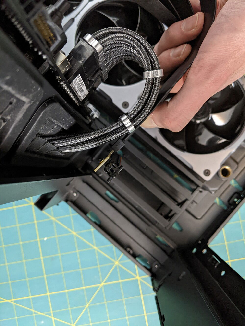 I found it basically impossible to mount a vertical side GPU with modmesh pro cables. You would have to route them nearly vertically and give the PCIE riser free space.