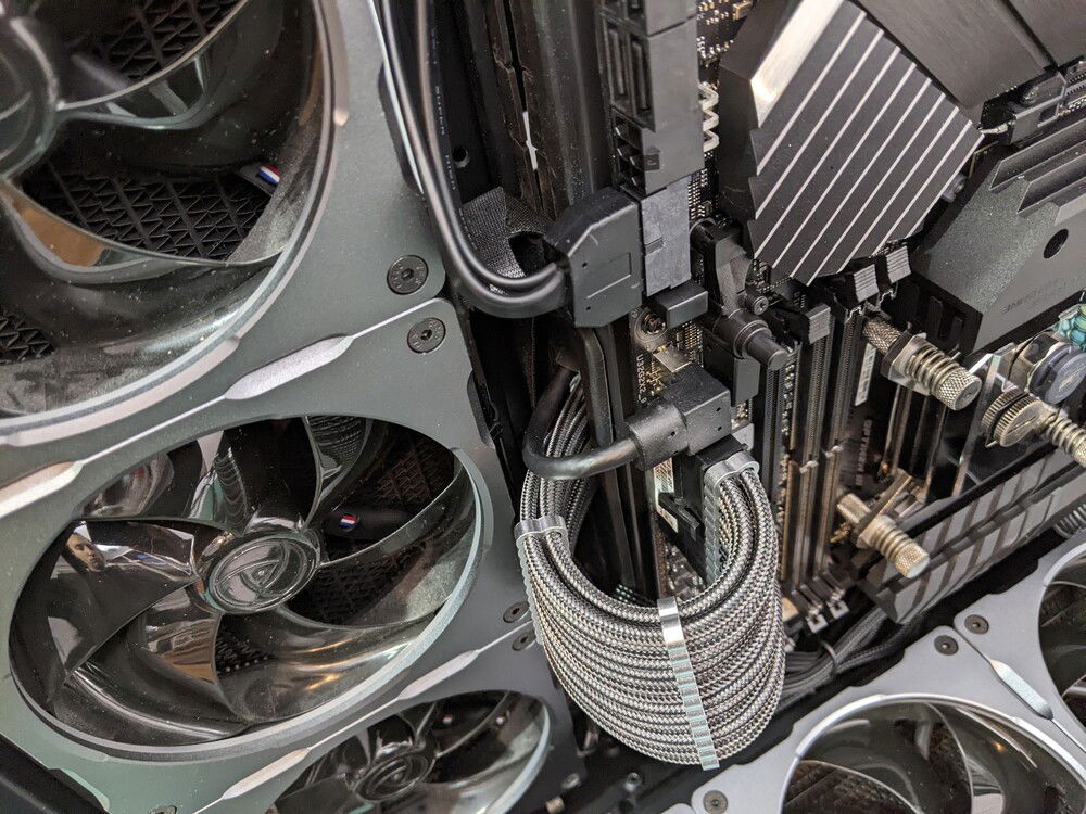 In terms of radiators, there are no issues with cable compatibility in this position.