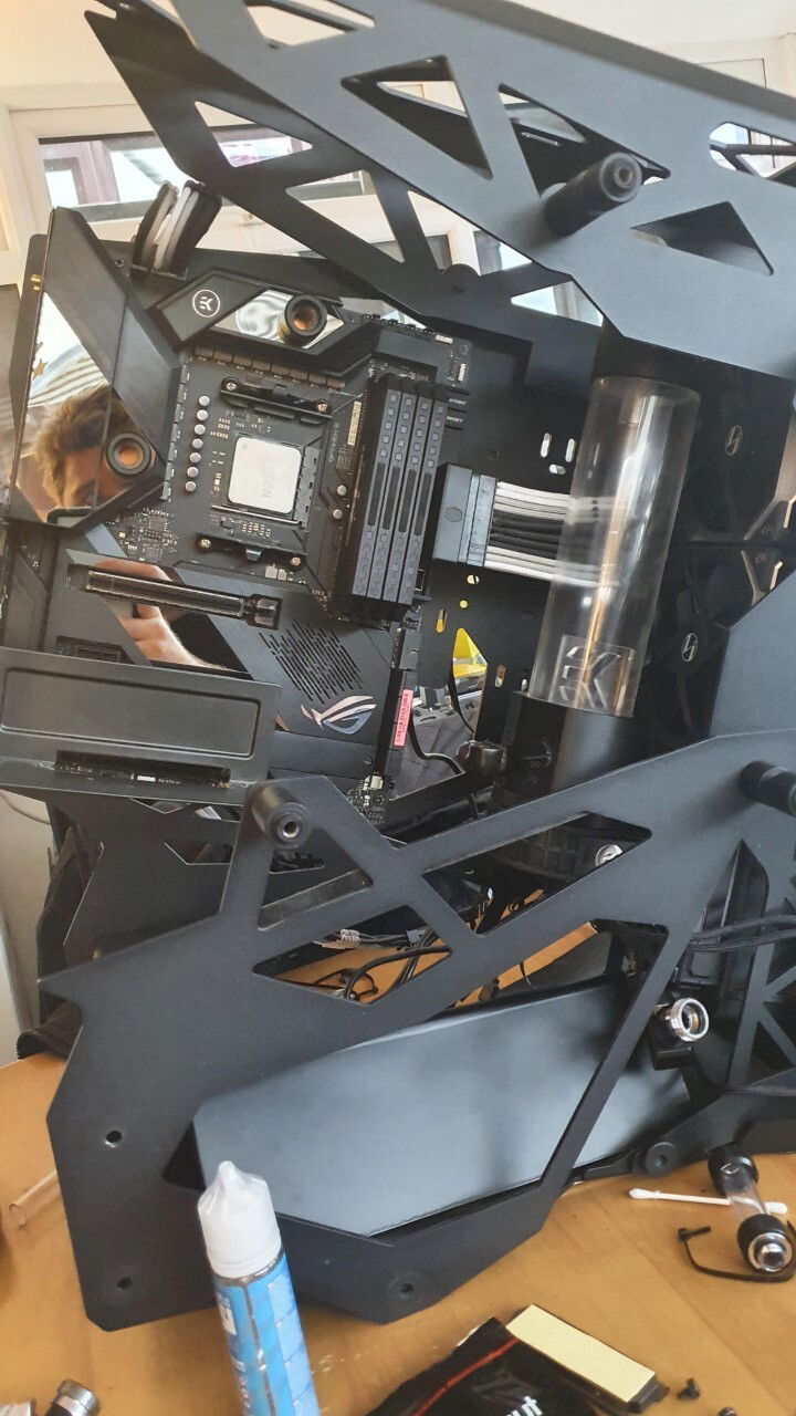 Coming together, test fitting for clearances with XR7 front rad with push/pull1 along with extended EK D5 Res and measuring up psu shroud clearance