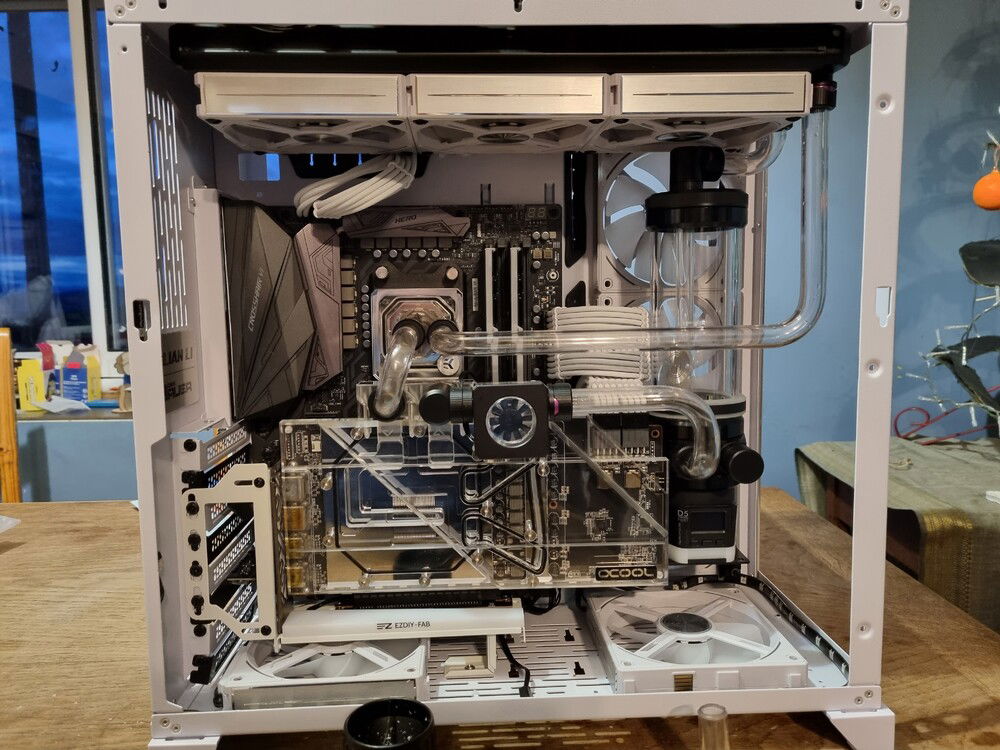 All tubes done, redone the tube from the reservoir to the flow indicator and GPU. Not totally perfect but way better