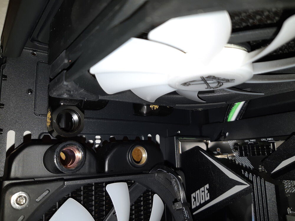 I aligned the external inlets of the reservoirs, but the connection of the two still makes me struggling...
Fixing the 120mm radiatior was also not easy... Some additional holes are needed on the back side of the case, and on the radiator's mounting brackets as well! I suggest to use a Dremel, with a 2mm tip to make the hole. And don't forget to protect the radiator's tubing underneath with another piece of metal! I used the lid of a tuna fish can. :-D