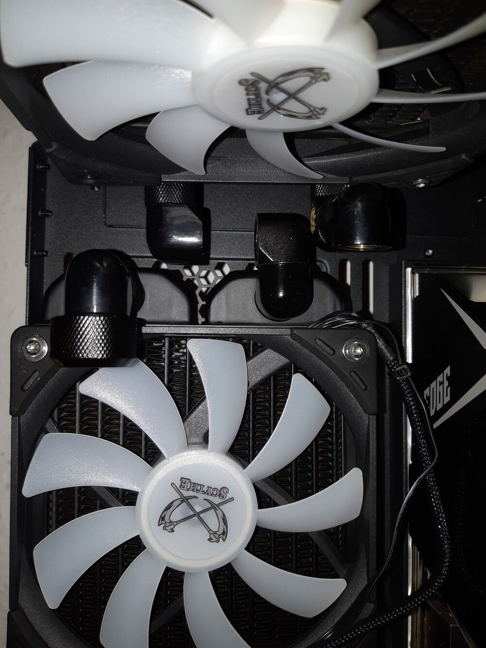 The best way to connect these radiators is this one. It allows me to keep the rest of the tubing routing to the other components in the way I originally designed it. One fitting is missing, but both sides are well aligned. Final look is visible in another picture.