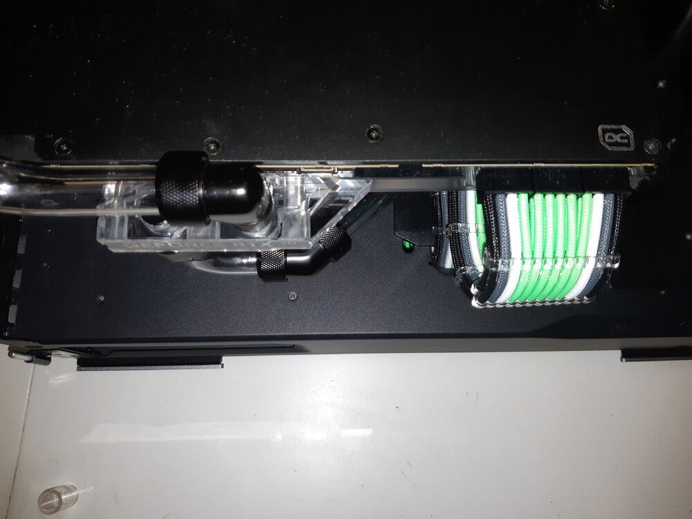 GPU tubing routing alignmet detail. Tried to do my best! :)