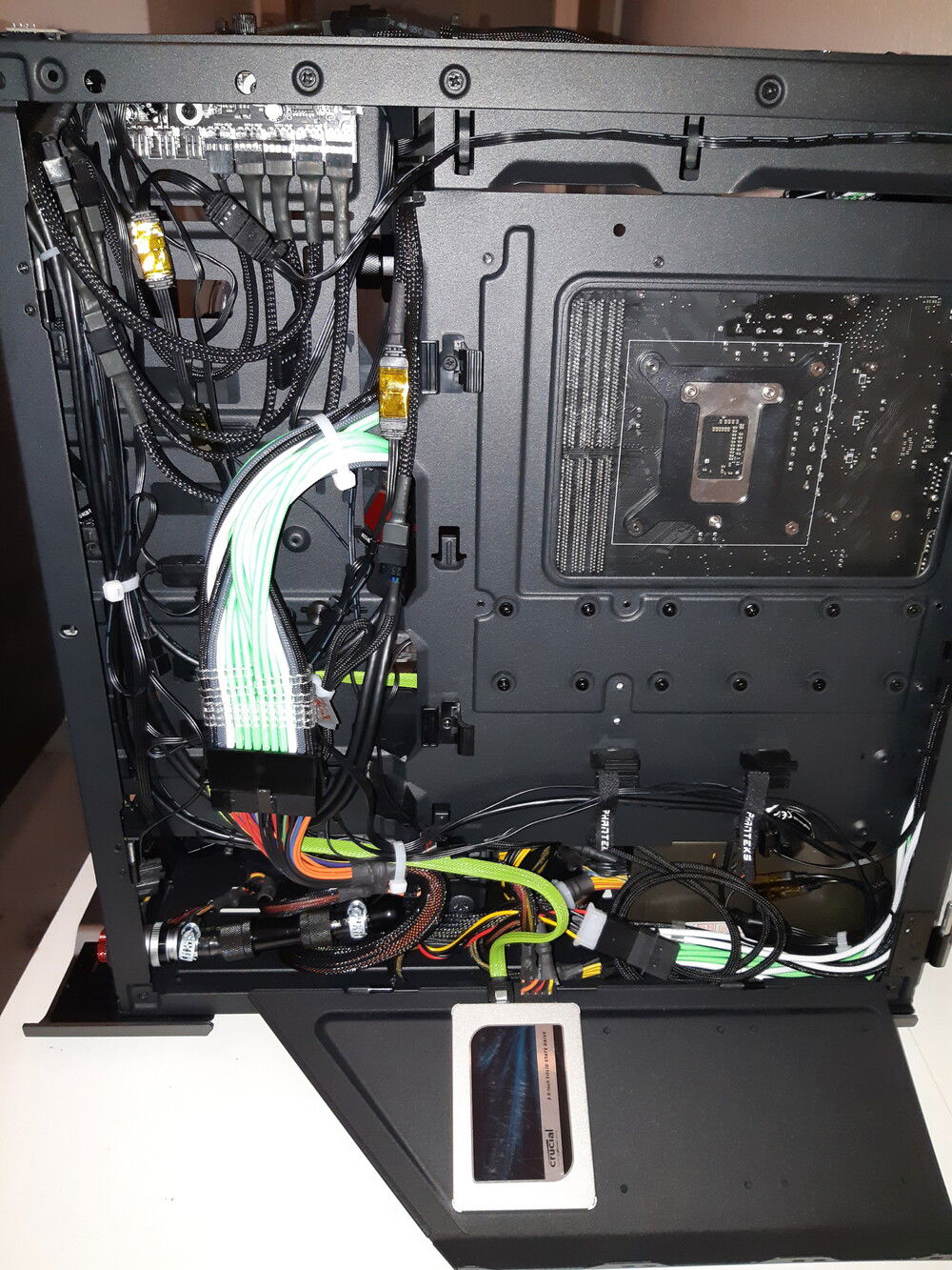 I admit I have a lot of margins of improvement in cable routing...  This mess won't be visible by the way.... Please forgive me! :)