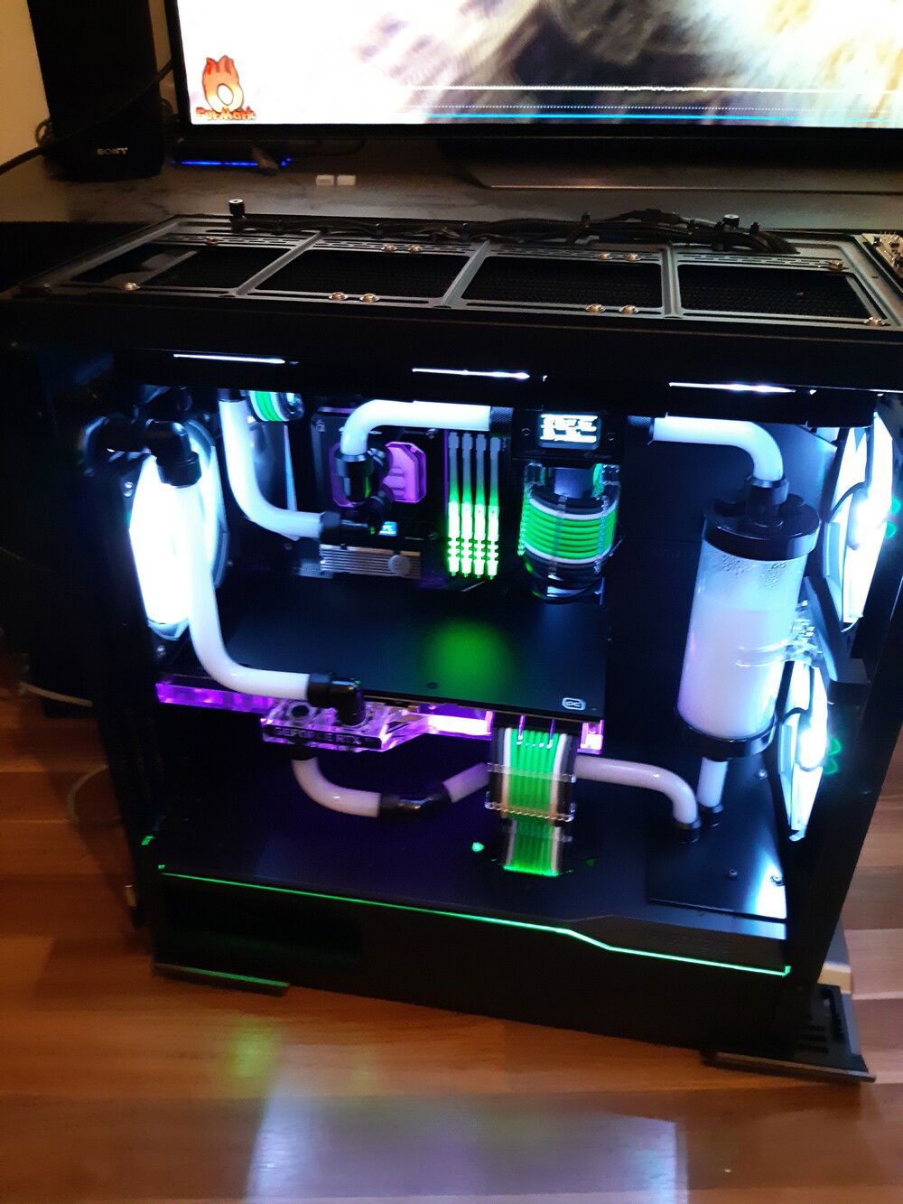 FurMark is running... With case opened, temperatures are stable below 53 degrees. More tests are needed but it's promising! :)