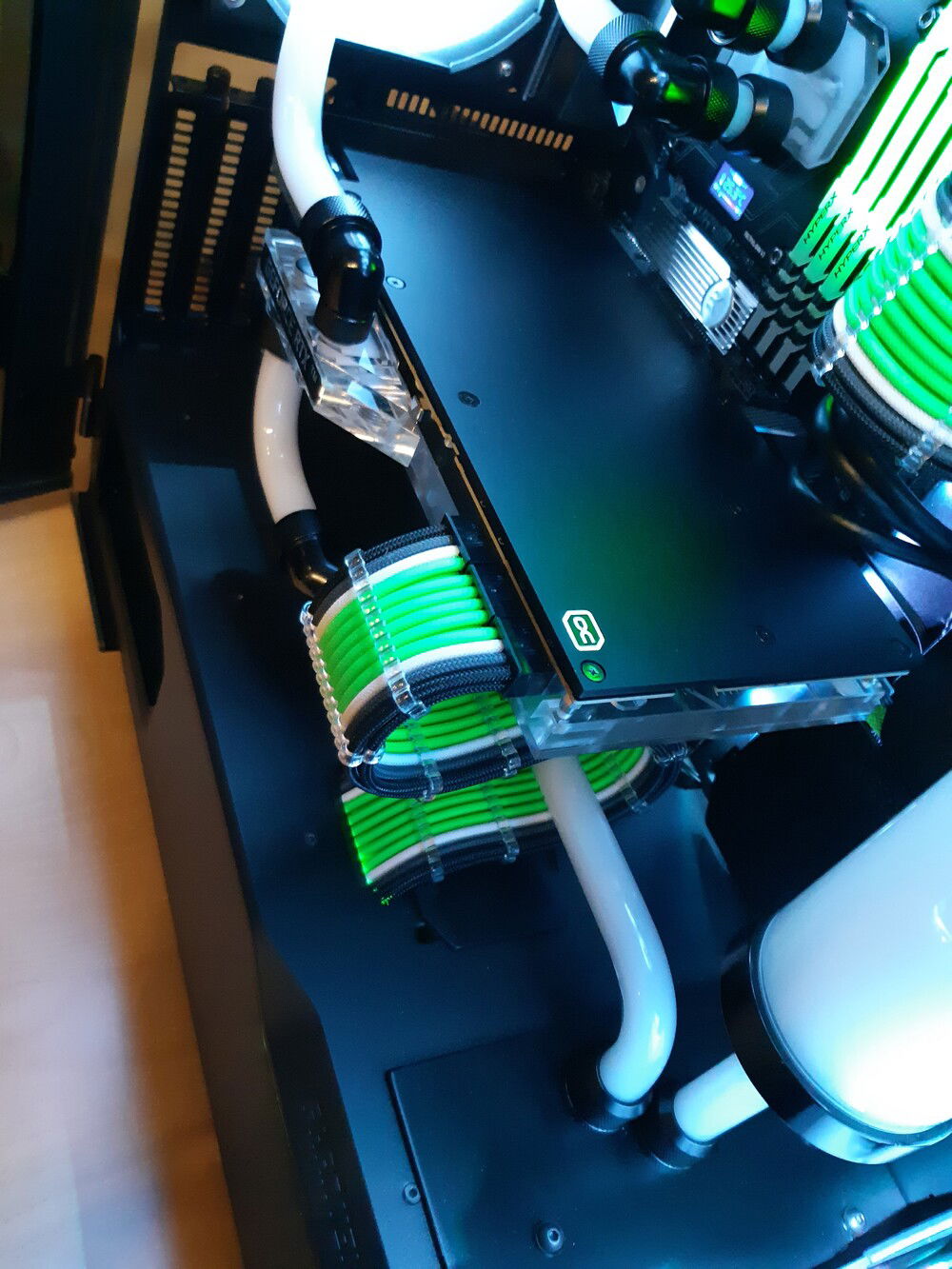 Enjoy the tour inside!