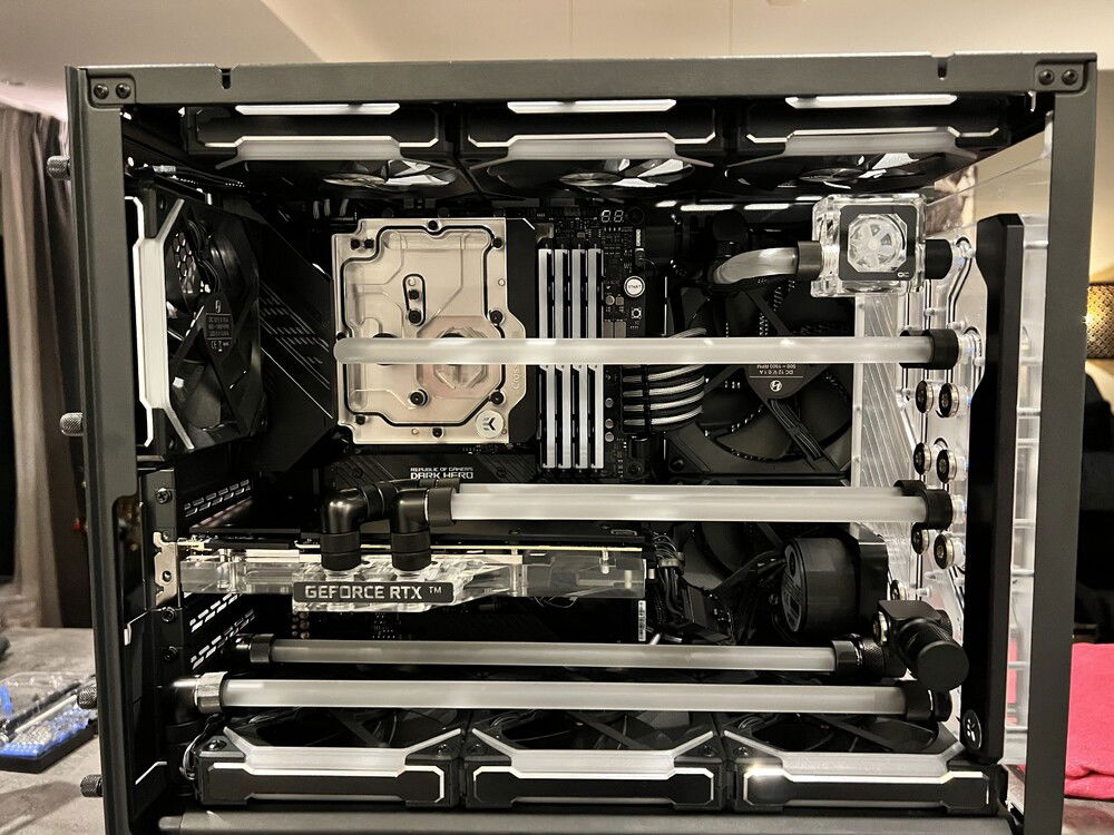 Update: Added an alphacool flowmeter and redid some of my previous lines - i think it looks a bit neater now. Also added a drain valve on the inside of the distro plate - (EK-Quantum Torque Drain Valve)