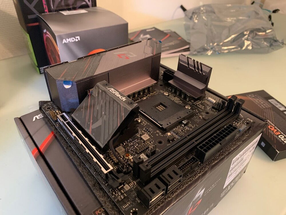 Small but mighty...dont you just love iTX builds