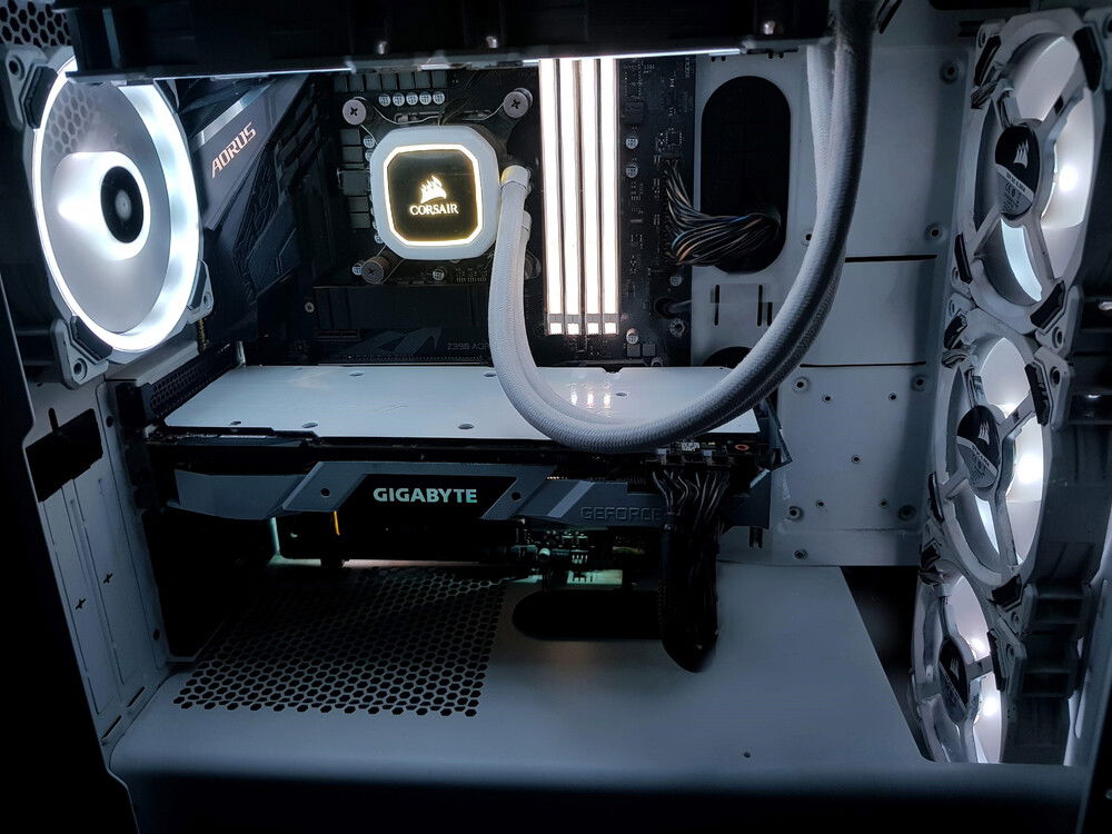 Gigabyte RTX 2080 Ti, painted to white.