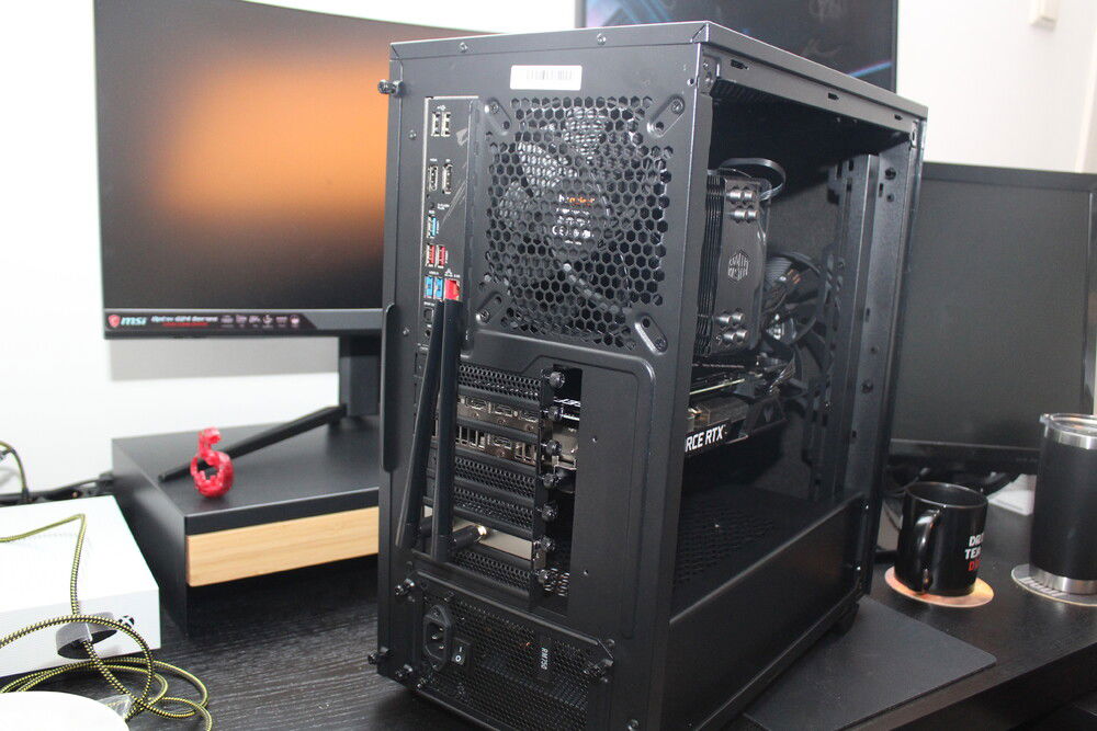 Antennas of the wifi/bluetooth card sticking out.