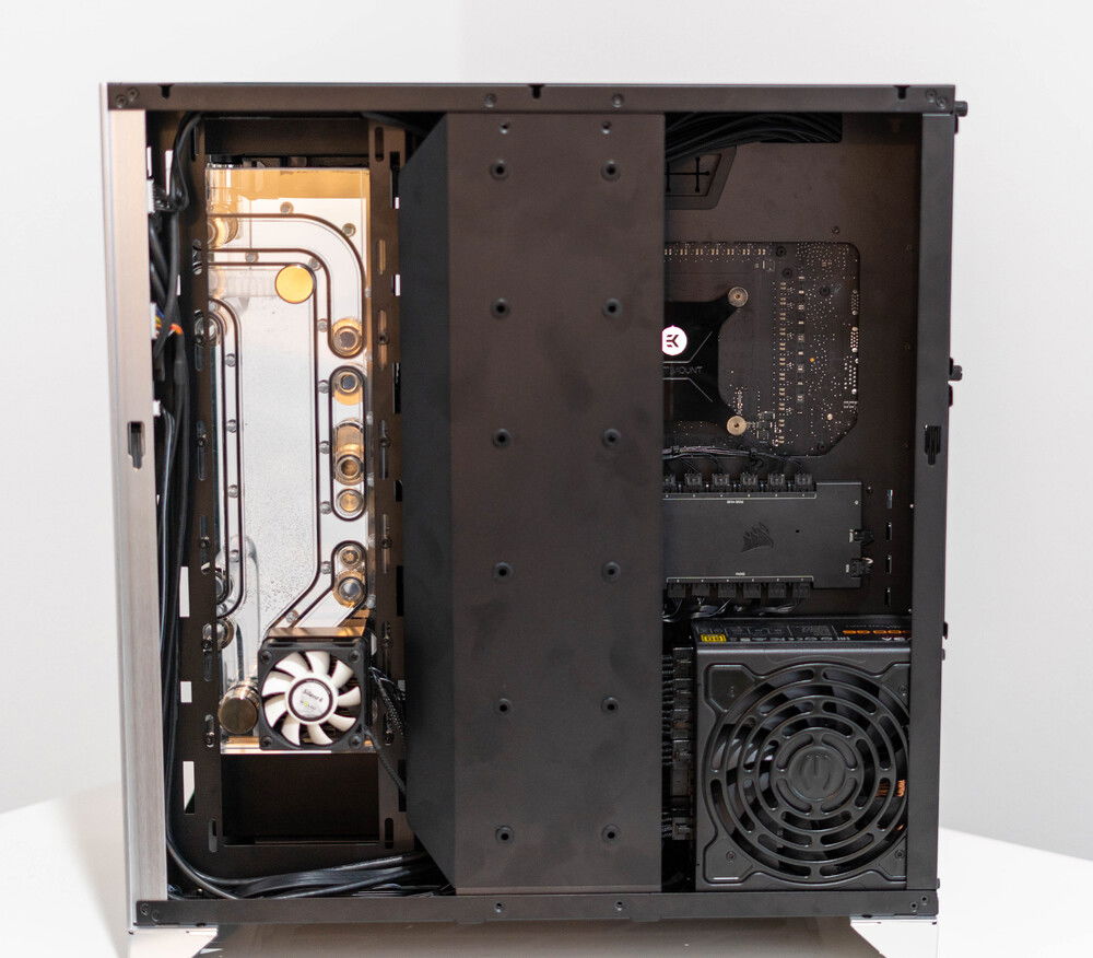 The photo makes it looks like this is a fingerprint magnet, but I didn't even realize they were there until after looking at the photo later (otherwise I would have cleaned it before taking the picture).