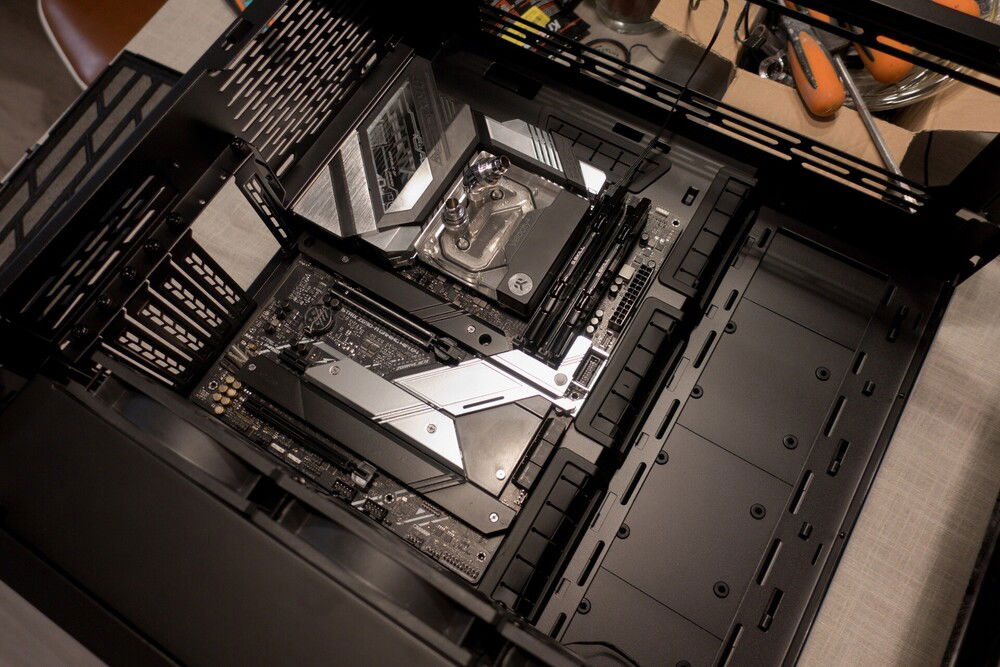 New design in Lian - Li XL.