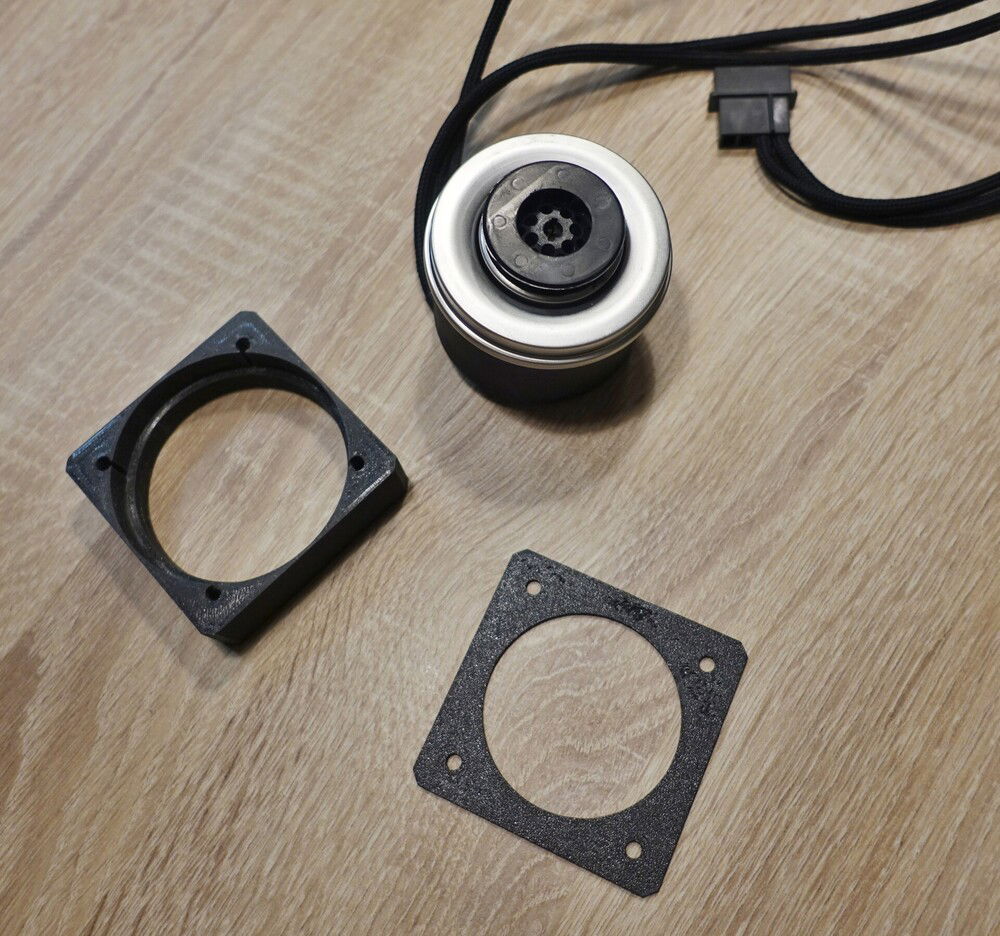 D5 pump with 3D printed holder.