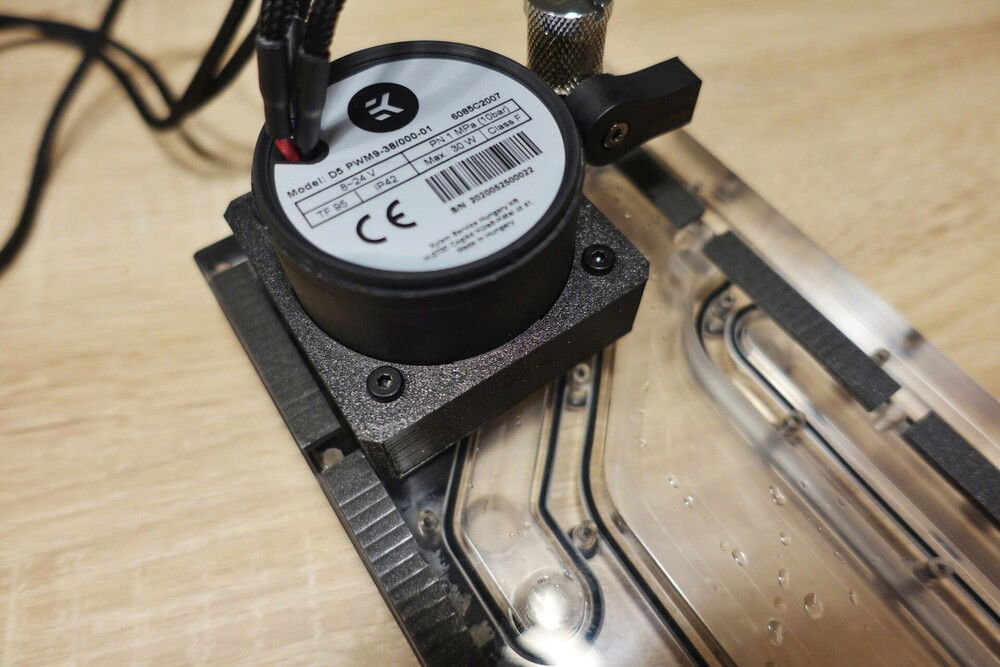 D5 pump and Distro Panel with foam.