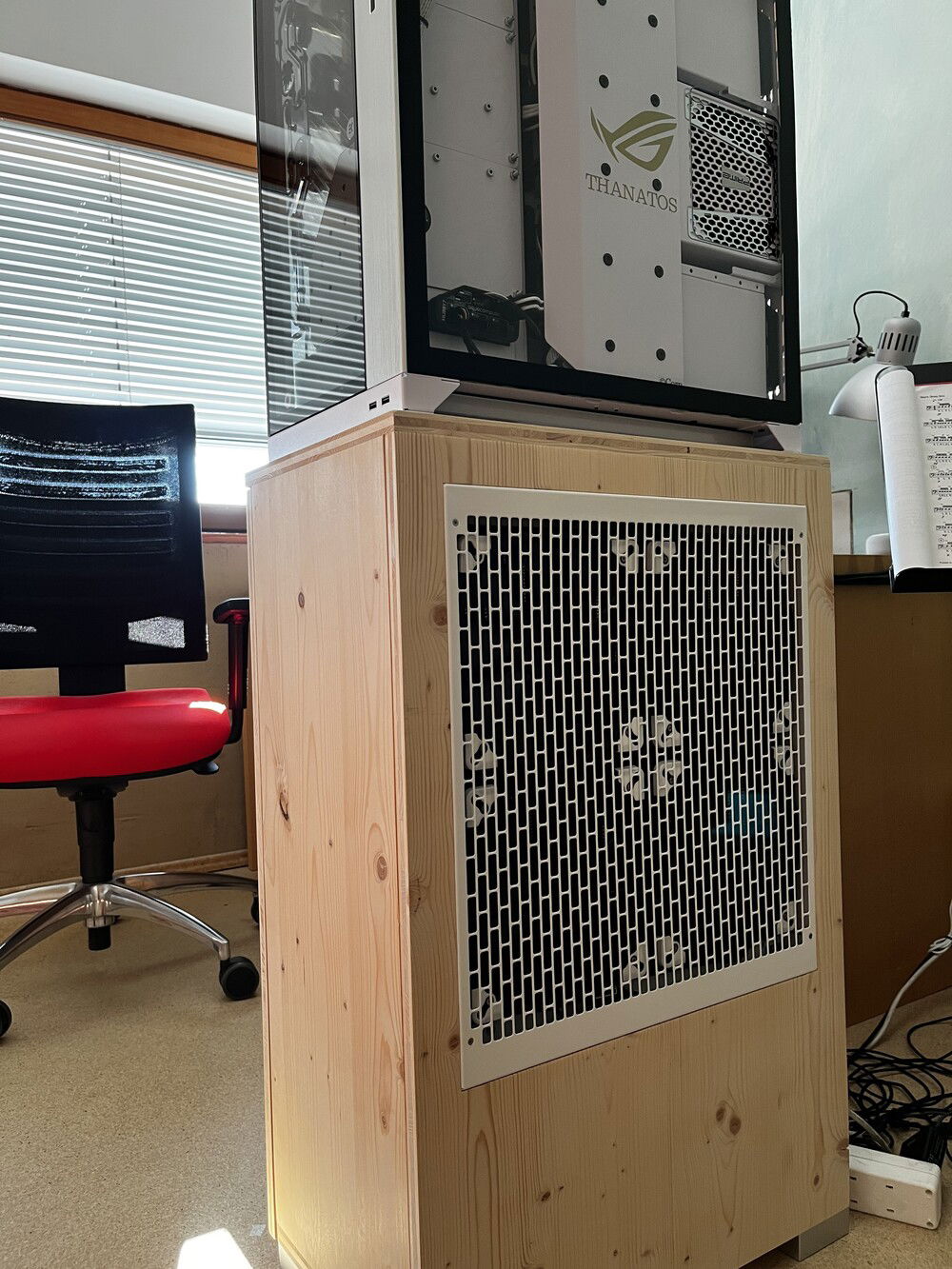 Back with Glass-Panel