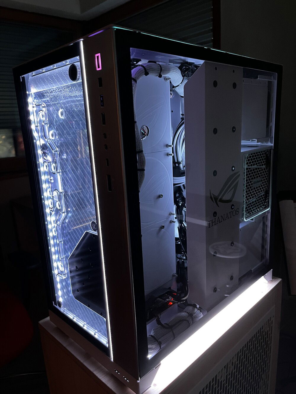 Back with Glass-Panel