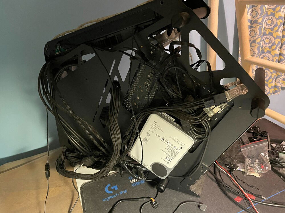 Build progress: HDD first. Then MB / AIO. Route the fan cables and light strips first. I only perform cable routing when the build is finalized. Previously it was WD Purple 10TB, instead of Segate EXOS 16TB.