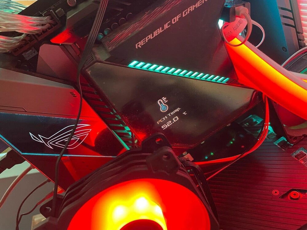 Build progress: PCH temperature.