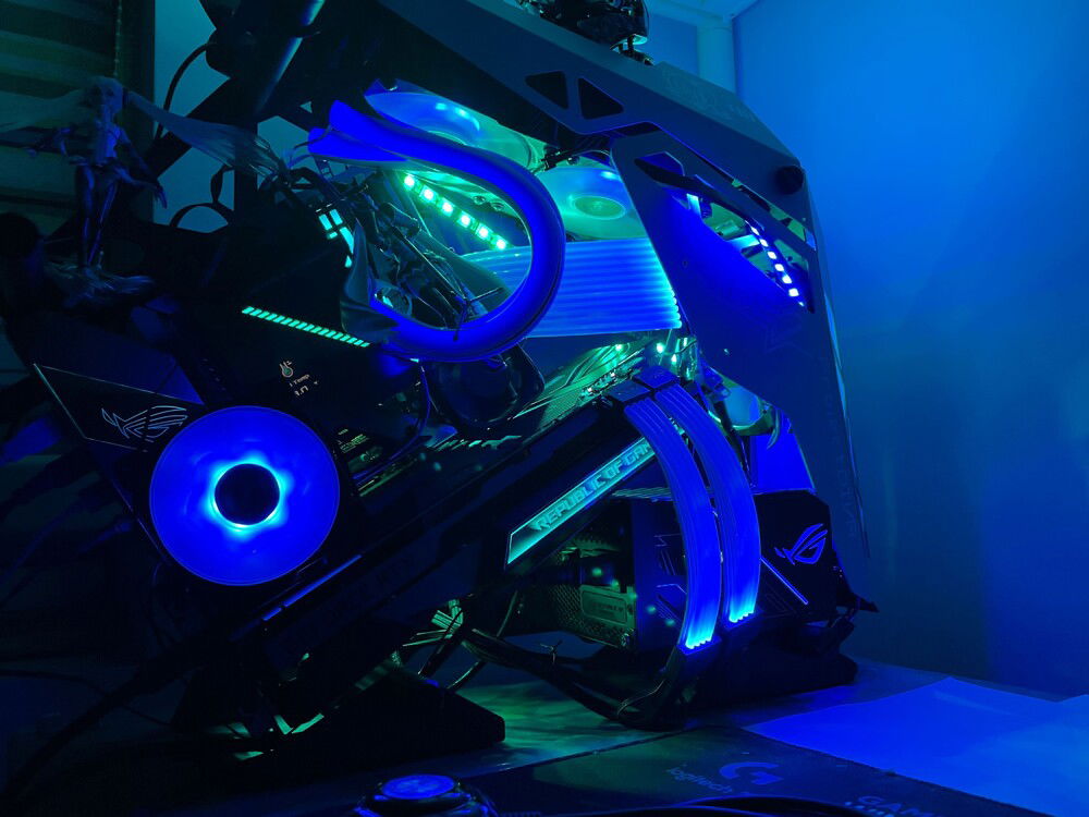 Light rays from inside / bottom.