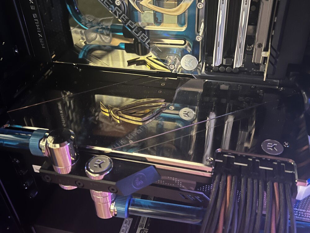 GPU backplate in beskar style :P (well nikel)