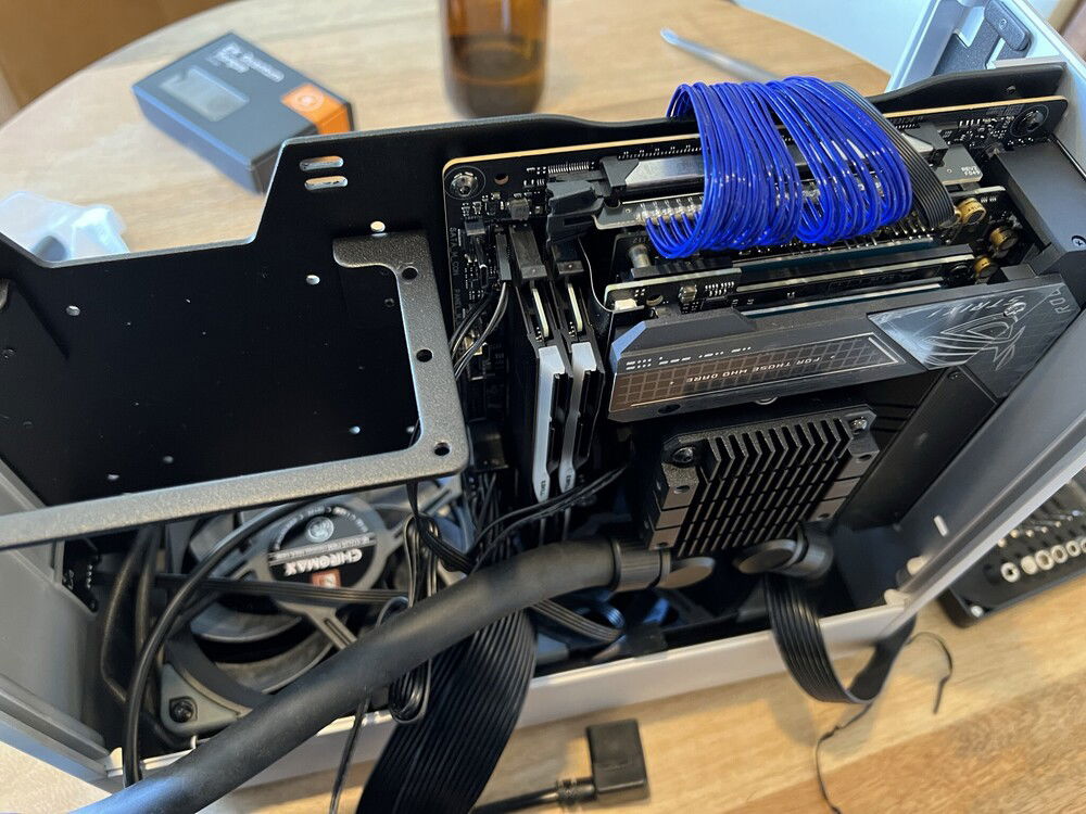 Space is at a premium - barely enough room to get a pump/block combo in