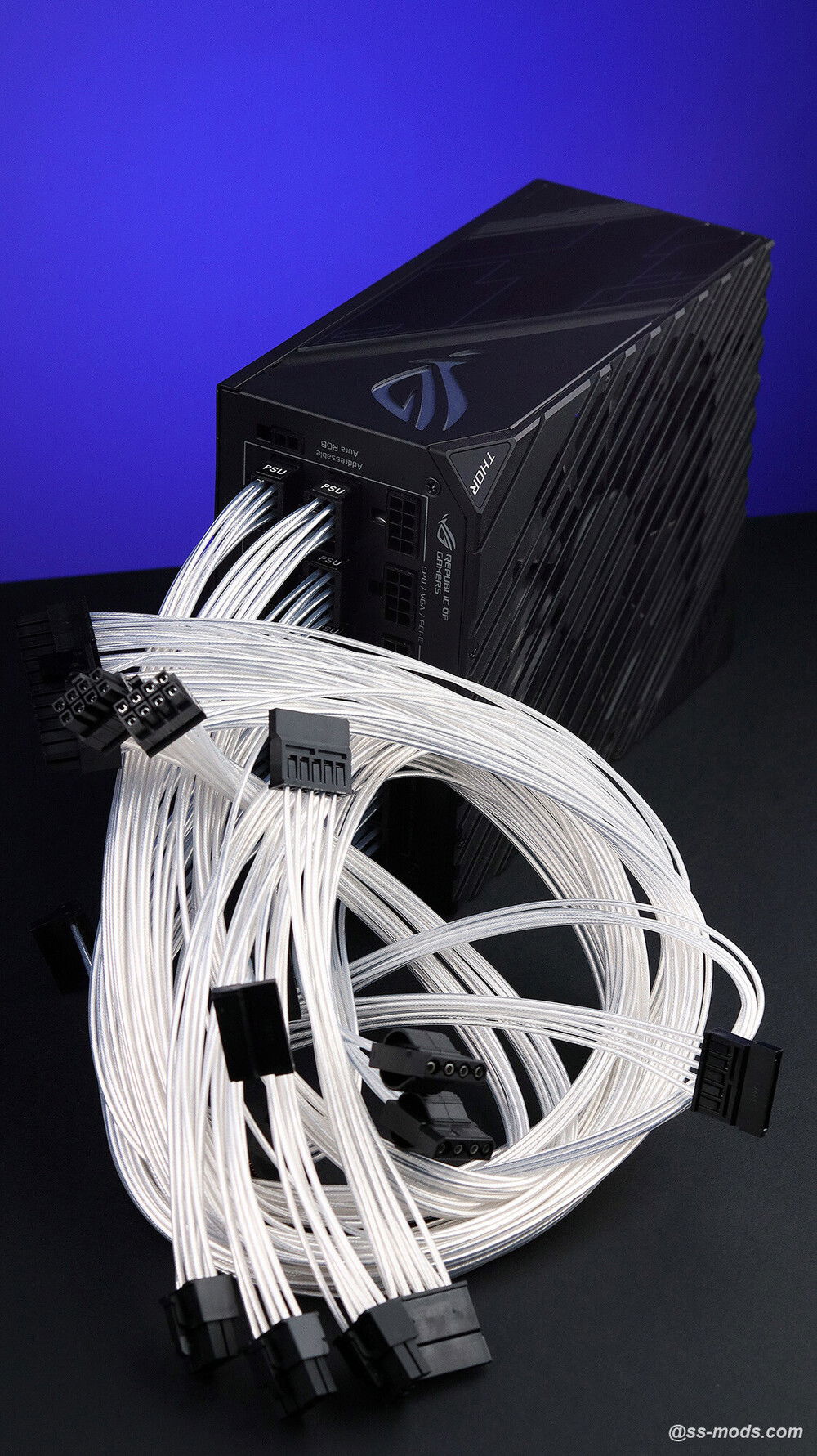 CableMod custom cables for Thor 1200 :)