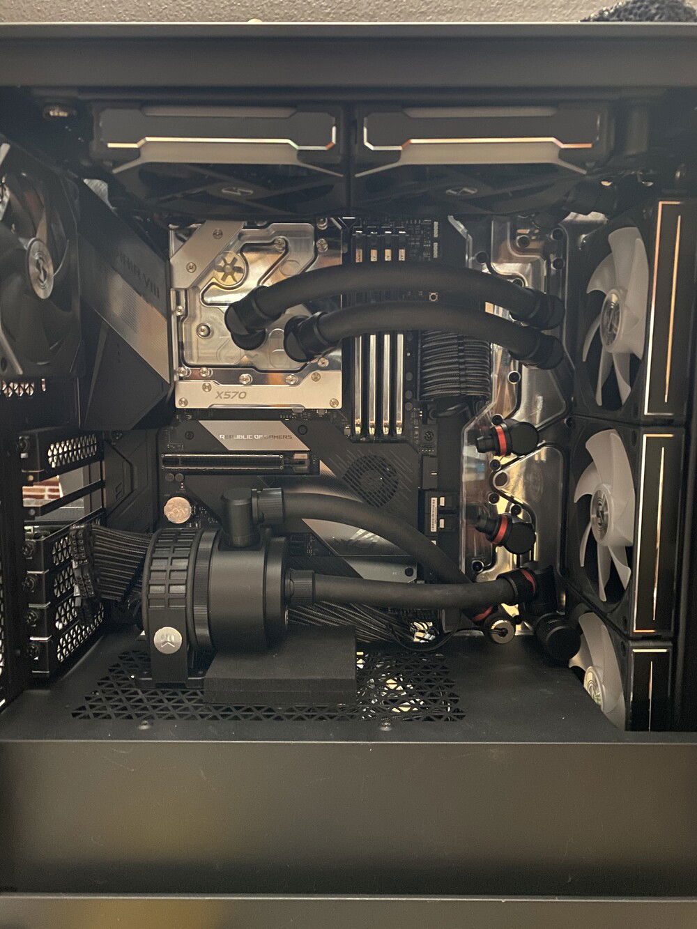 Radiators in place + CPU & pump to distro runs. I didn’t feel like drilling holes in the case, so I got some foam pads to elevate the pump. A bit ghetto, but works! 

There are Unifan SL fans in there, but swapped  to AL fans later.