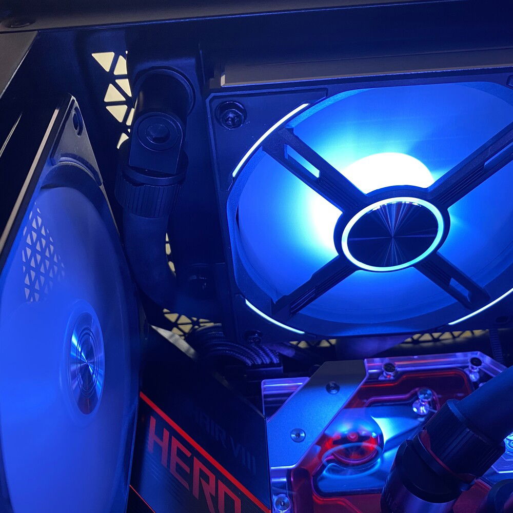 Bottom up view of the left side of the 240mm crossflow rad. This run goes behind the rad and leads to left rad inlet of the distro plate.