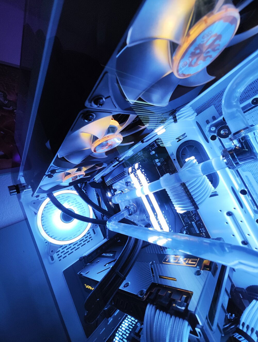 Installed new gpu 
Sapphire Radeon RX 6900 XT Toxic Watercooled 16GB GDDR6 PCI-Express Graphics Card