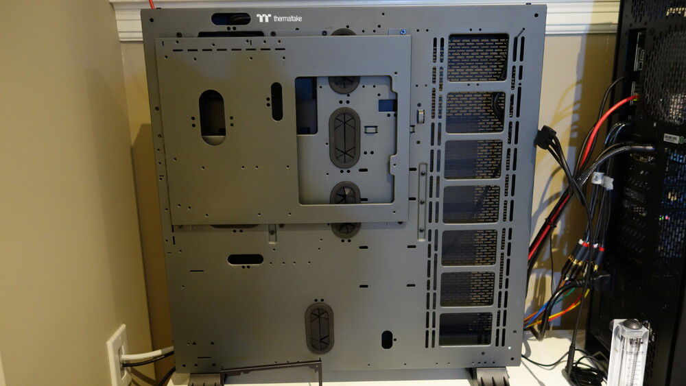 the main reason i chose this iteration of the P5. A horizontal mount for the mobo makes the most sense given the layout, text, and the small built-in display