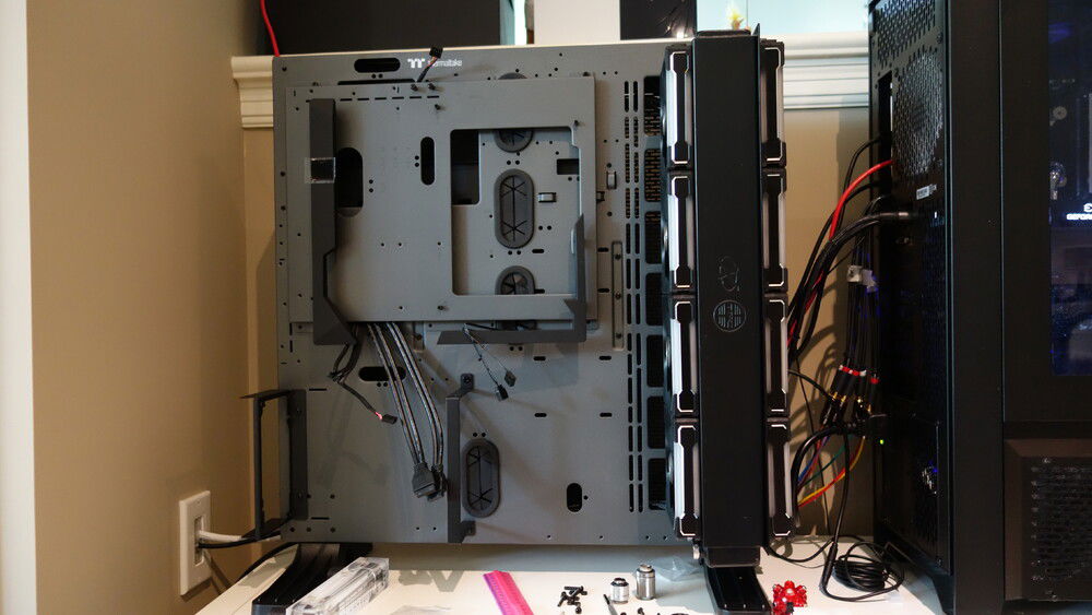 Saved an original TFC X-changer 480 radiator from my very first watercooled machine circa 2009. Still performs great. Mounted 8 SL120 in push pull, and used a bracket mount sideways, more unique than the usual row of circles facing forward one usually finds with these Thermaltake builds