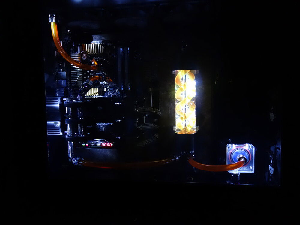 original build with 580 hydro copper in tri-sli, swapped to three 980Ti's hydro coppers in 2016 which future-proofed me for a good half a decade after that