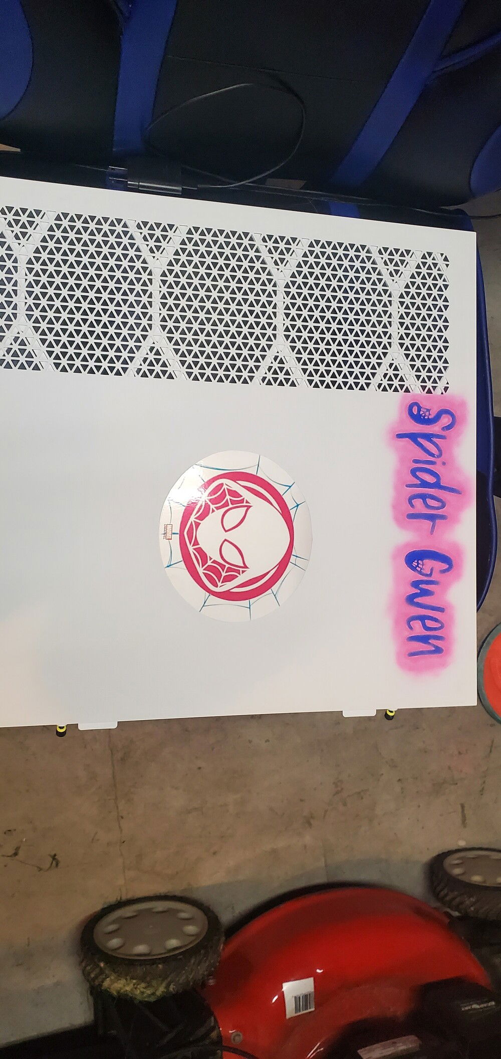 Air brush and last custom made sticker is on! The build is done!