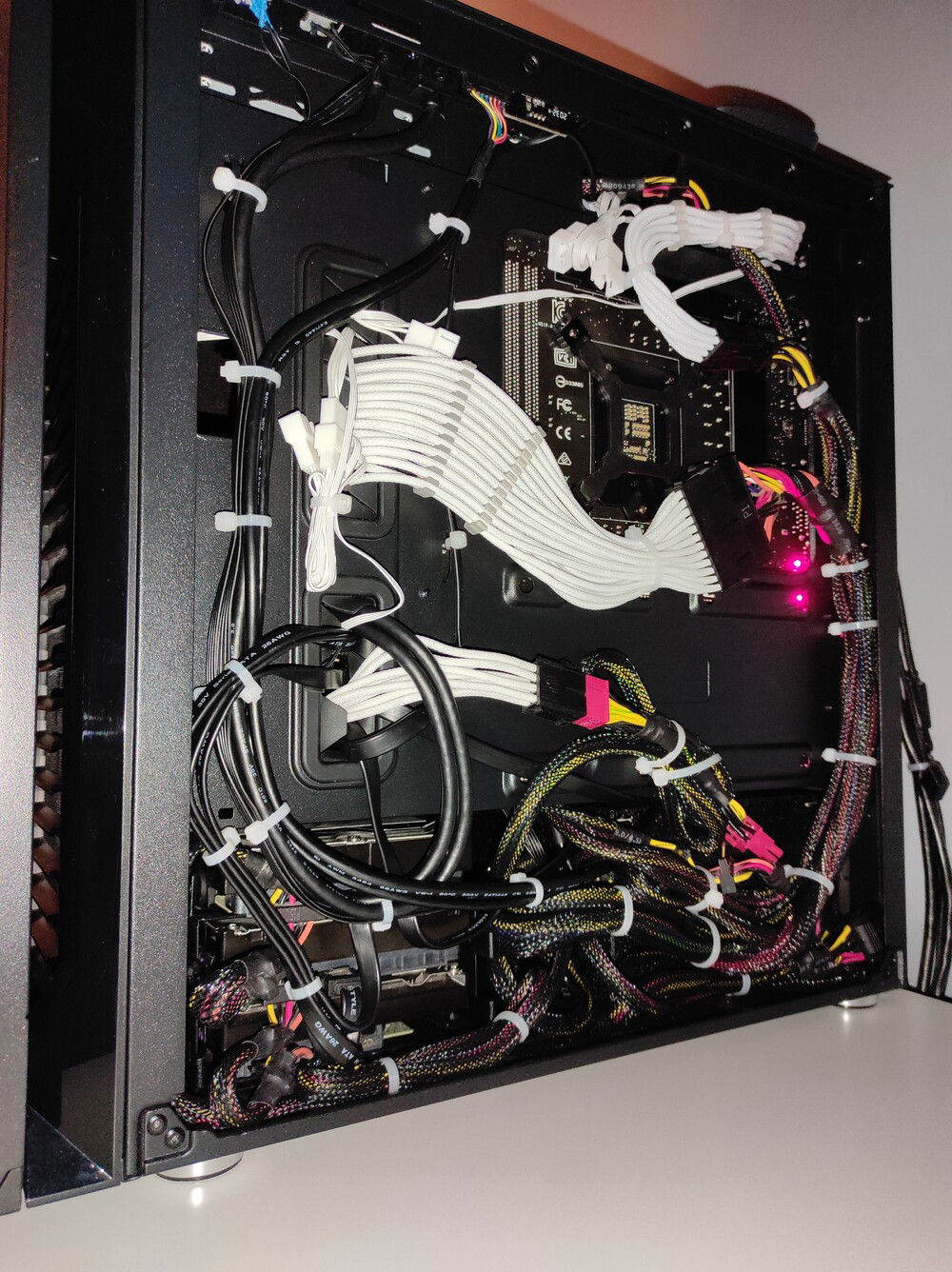 Yeah... I know, little messy, but PSU isn't modular