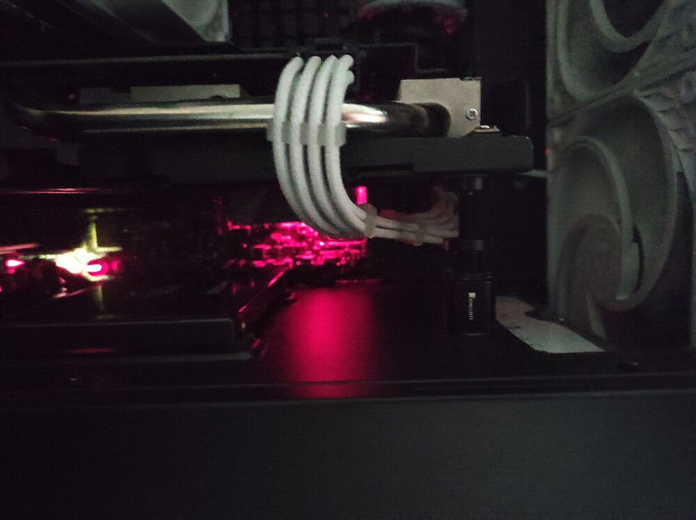 GPU Holder on action... Very busy... ;)