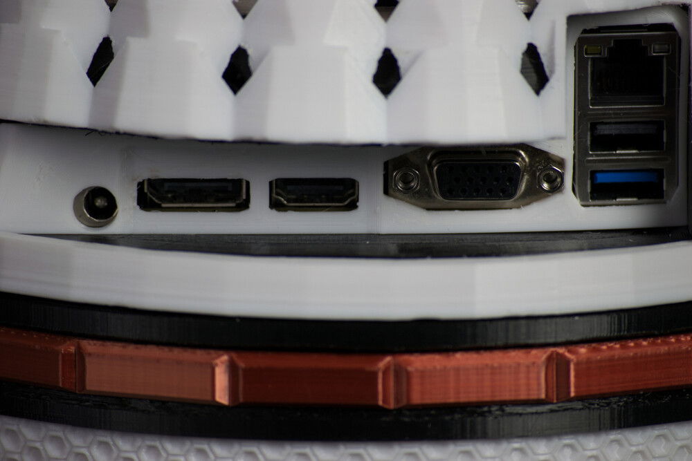 Piñasphere Closed Rear I/O Panel