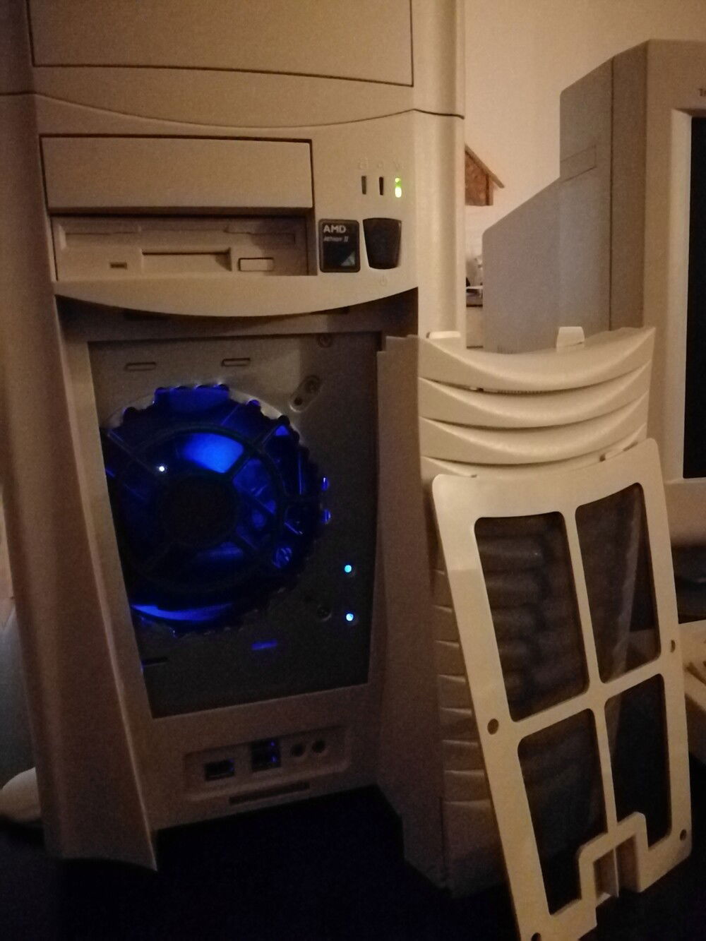 Dust filter, hidden USB and audio ports, drilled out for better cooling