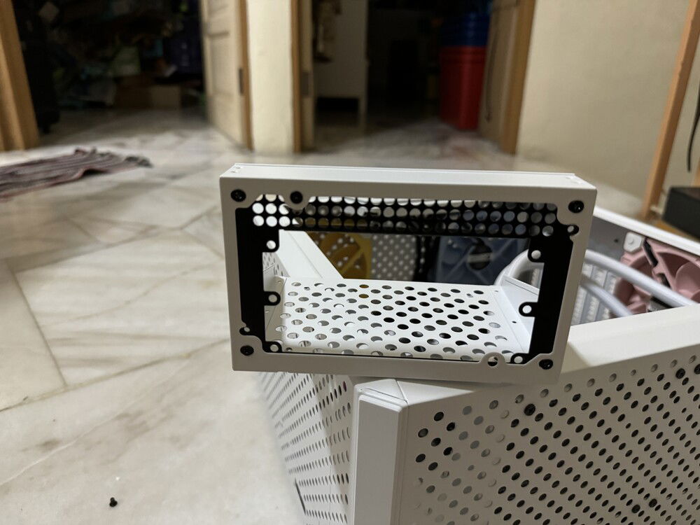 Silverstone's PP-08. Fits fine here, but the PSU doesn't fit.