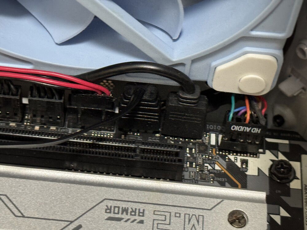 The FG-122’s ARGB connector is replaced with an extension