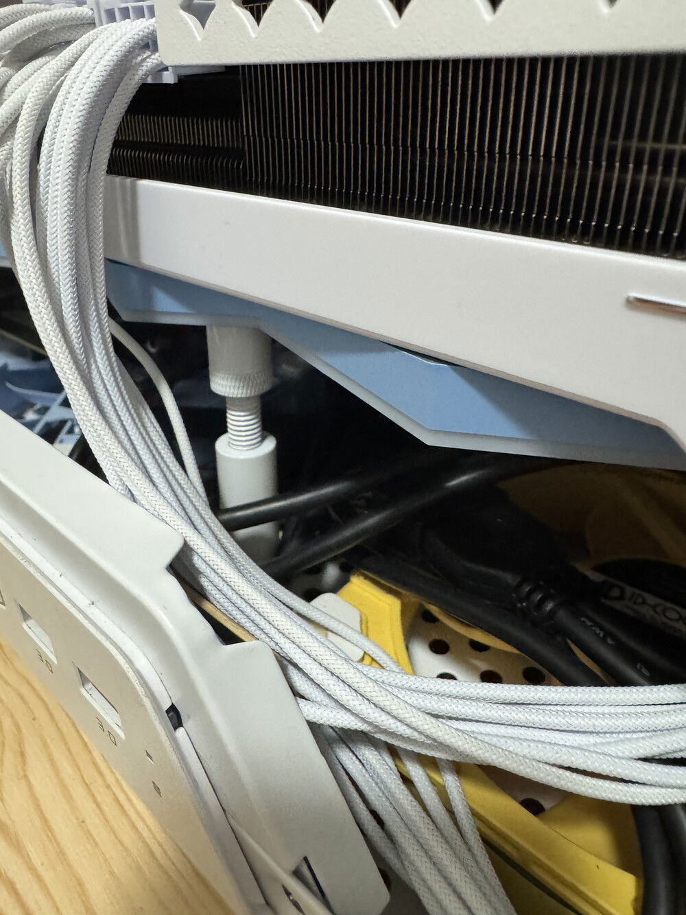 Another shot of the anti-sag bracket.