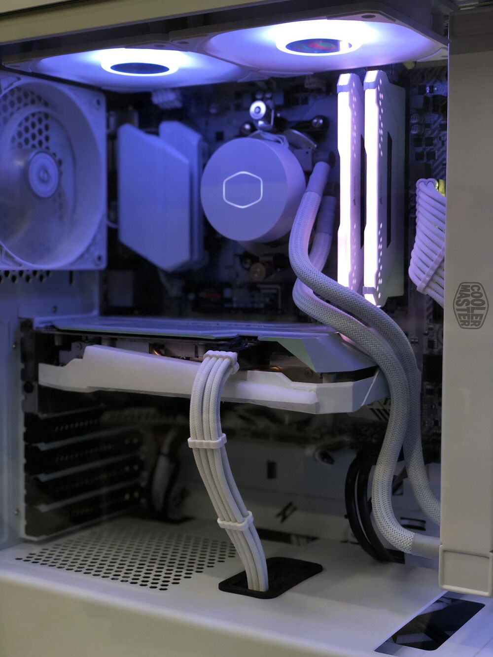 White rules the build all over, and some touches of grey in some parts. Some of the parts where not white or grey and had to be painted.