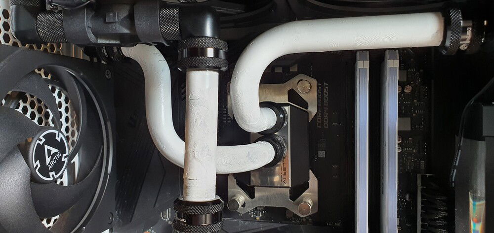 Whacky paint job as I lost my patience after over 2 full days building and troubleshooting this rig from morning until past midnight. Anw it doesn't really bother me.