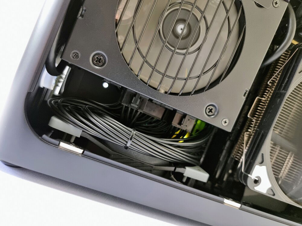 ニキ Iqunix ZX-1 build, air cooled : r/sffpc