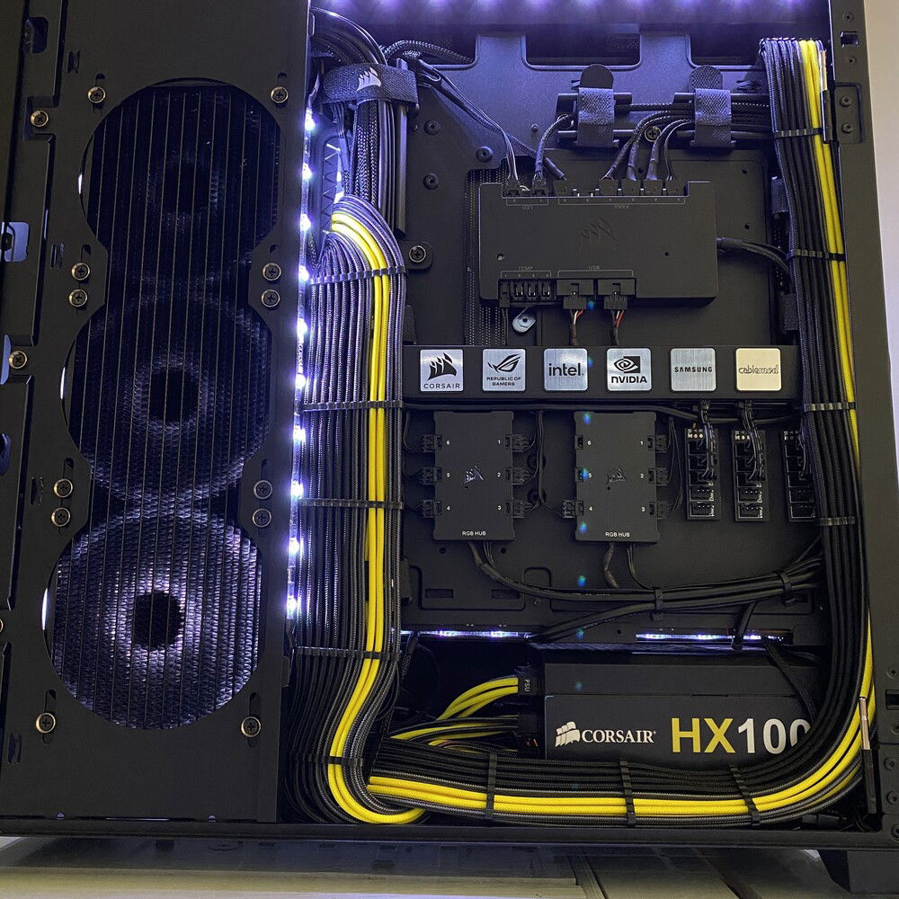 Backside 3
Corsair HX1000i
Corsair Commander pro
Corsair Lighting Node pro
Fansplitter
Custom made PSU lable to fit the color