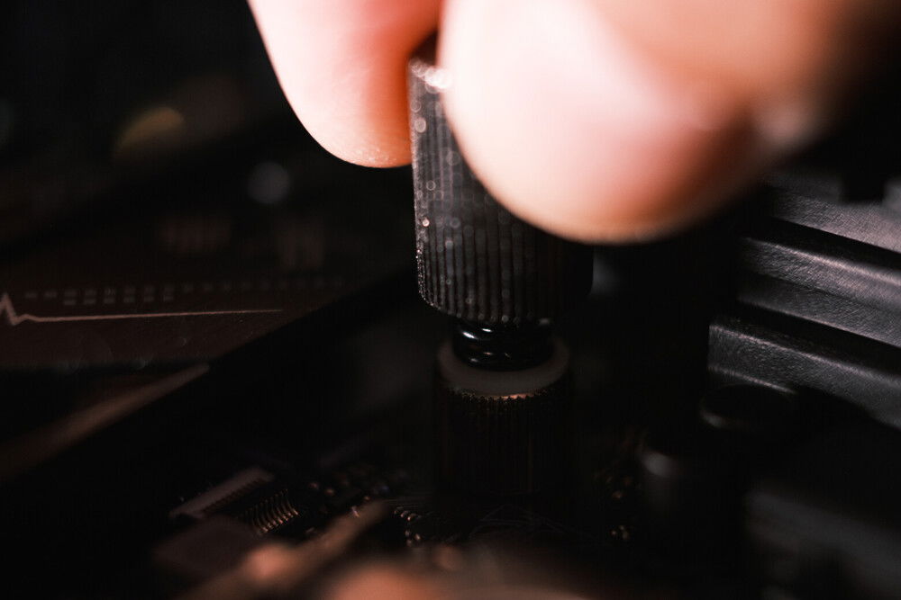 and of couse I forgot to take the plastic o-ring out and put it between the mobo and the post.